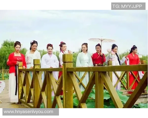 当世界足球巨星身着汉服走上绿茵场展现东西文化交融之美